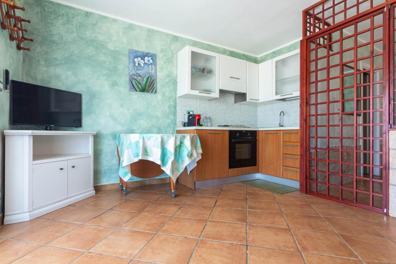 Roccabianca Rooms & Studios Стинтино Екстериор снимка