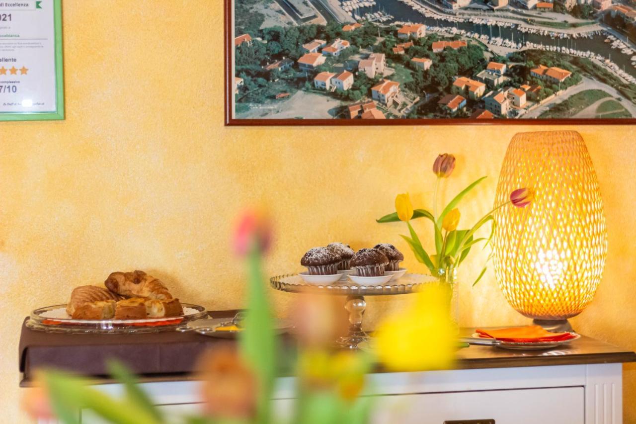 Roccabianca Rooms & Studios Стинтино Екстериор снимка