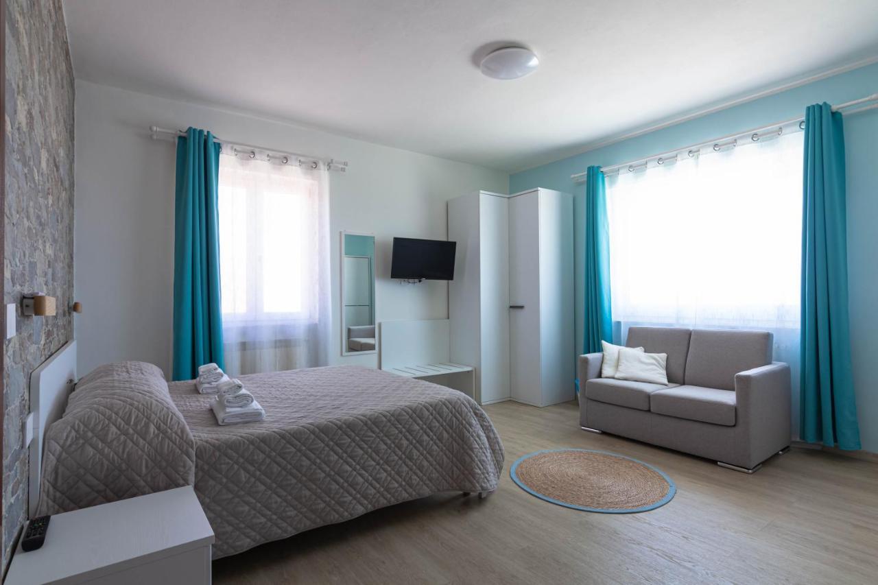Roccabianca Rooms & Studios Стинтино Екстериор снимка