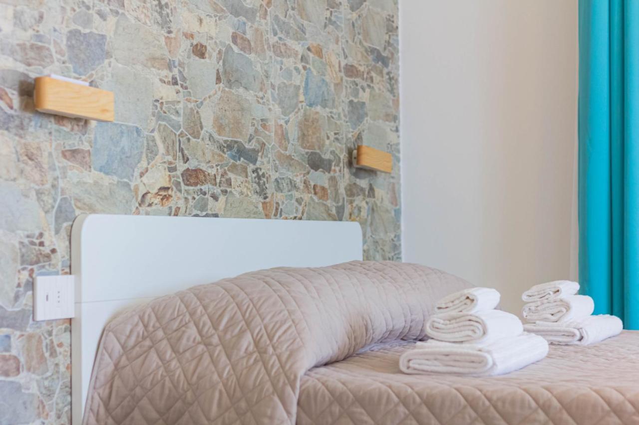 Roccabianca Rooms & Studios Стинтино Екстериор снимка