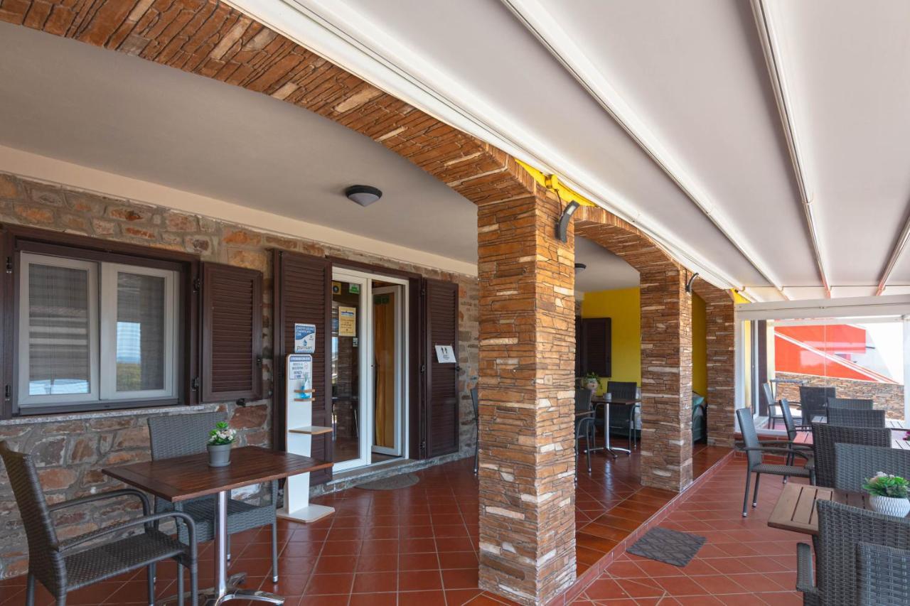 Roccabianca Rooms & Studios Стинтино Екстериор снимка