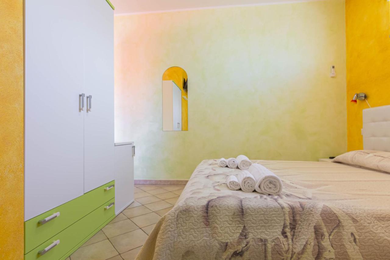 Roccabianca Rooms & Studios Стинтино Екстериор снимка