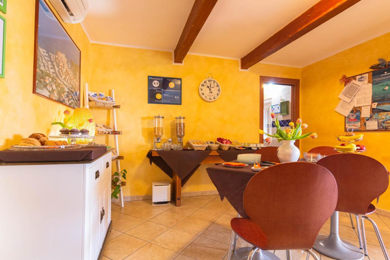 Roccabianca Rooms & Studios Стинтино Екстериор снимка