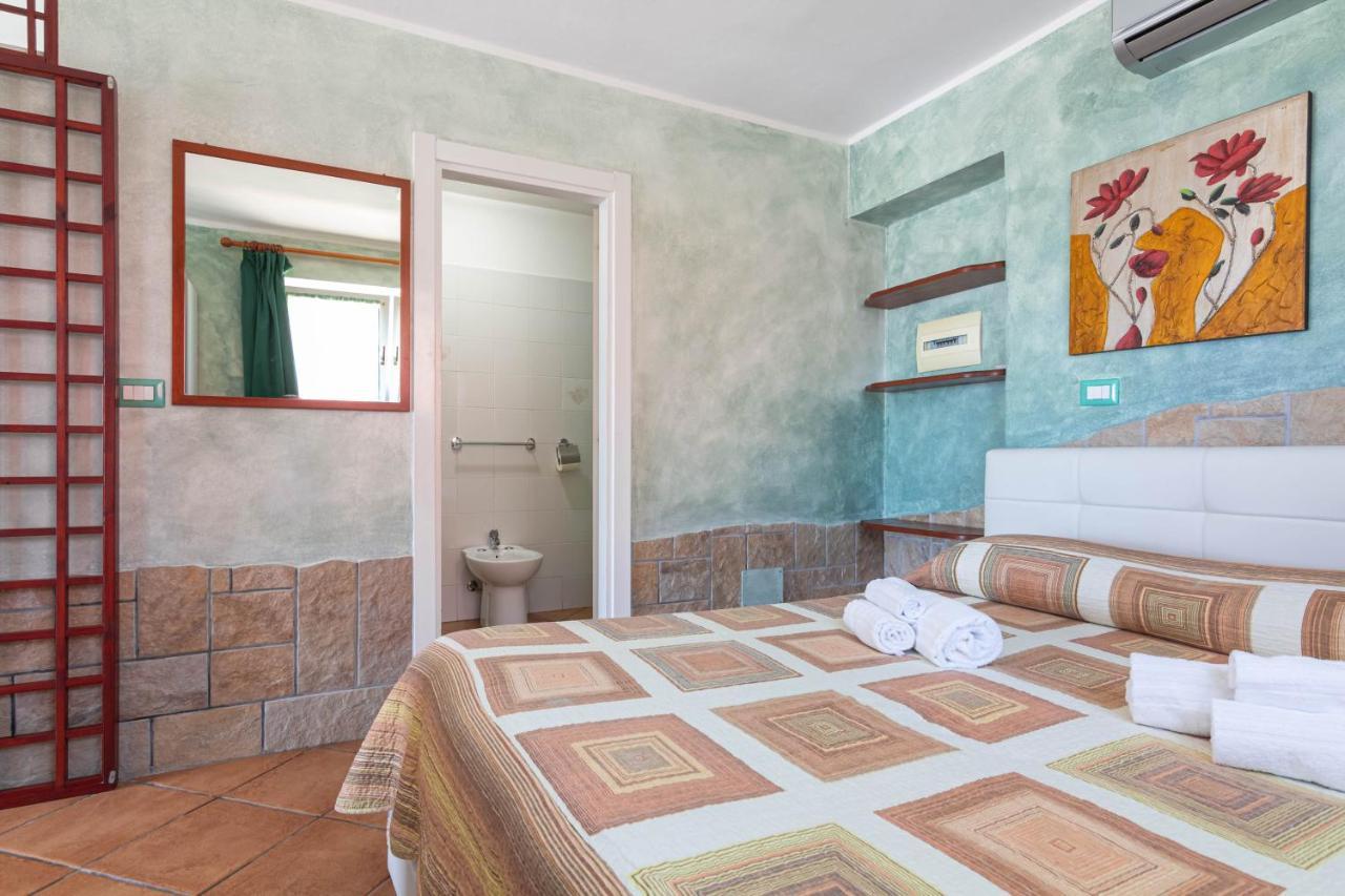 Roccabianca Rooms & Studios Стинтино Екстериор снимка
