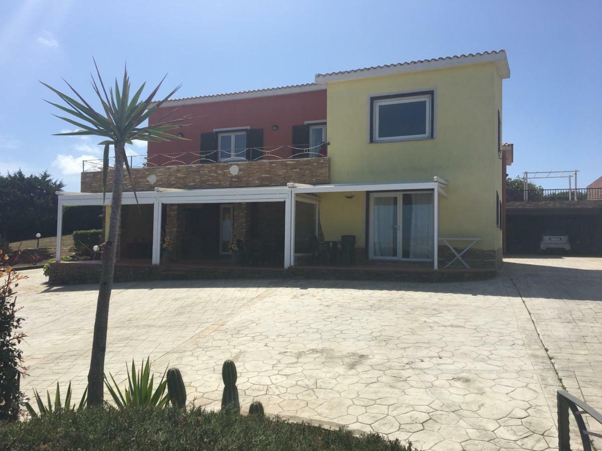 Roccabianca Rooms & Studios Стинтино Екстериор снимка